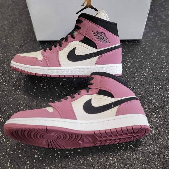 Nike Air Jordan 1 Mid Light Mulberry White Black Size 9W DC7267-500 - Picture 6 of 8